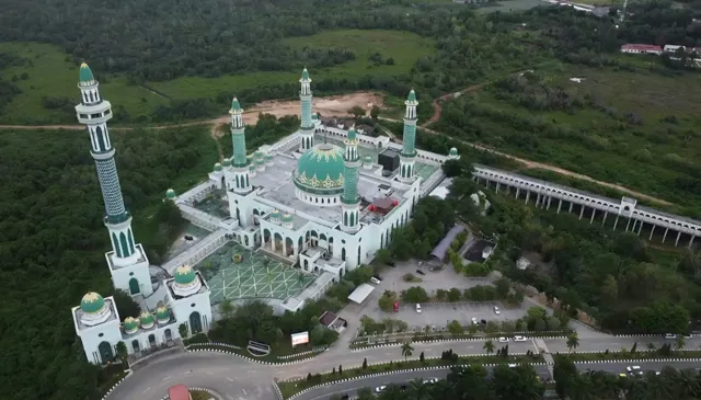 Masjid Agung Al Farouq