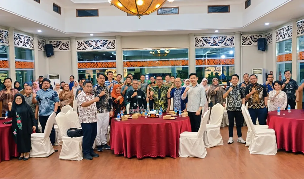 Foto bersama jajaran Pemkab Kutim bersama rombongan Dokter Bedah (Irhan/IKP Kehumasan)