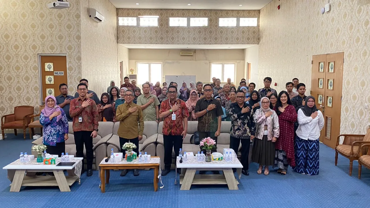 Foto bersama Bupati ardiansyah Sulaiman bersama jajaran Dokter dan menejemen RSUD Kudungga (Maulana/IKP Kehumasan)